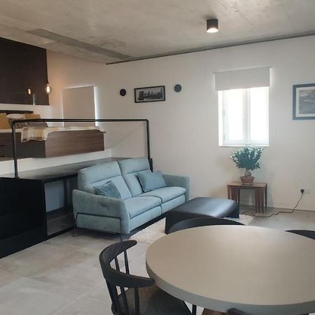 איל-פוריאנה No 60, 3Rd Floor, Centrally Located, Fully Equipped Studio Apt מראה חיצוני תמונה